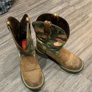 Size 8 women’s cowboy boots
